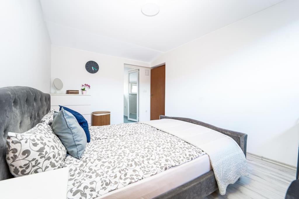Central Apartment 2Bd Next To Vitosha Bul. ソフィア エクステリア 写真